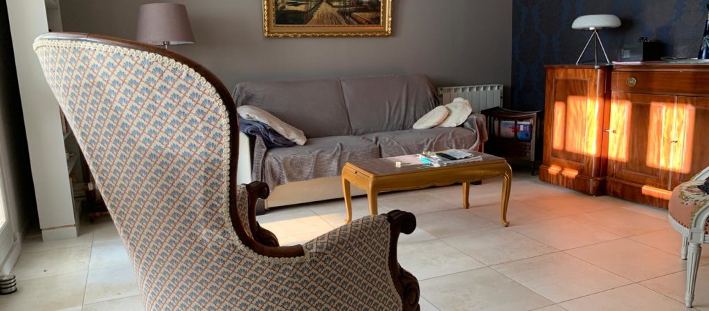 Location meublé T2 GERMONT pour cure à Amélie les Bains - grand séjour style