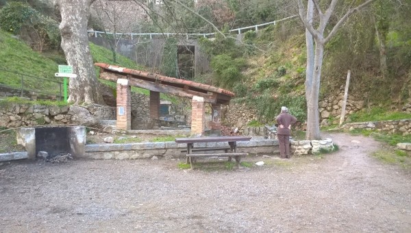 Randonnées Amélie les Bains - la fontaine et le lavoir de Palalda